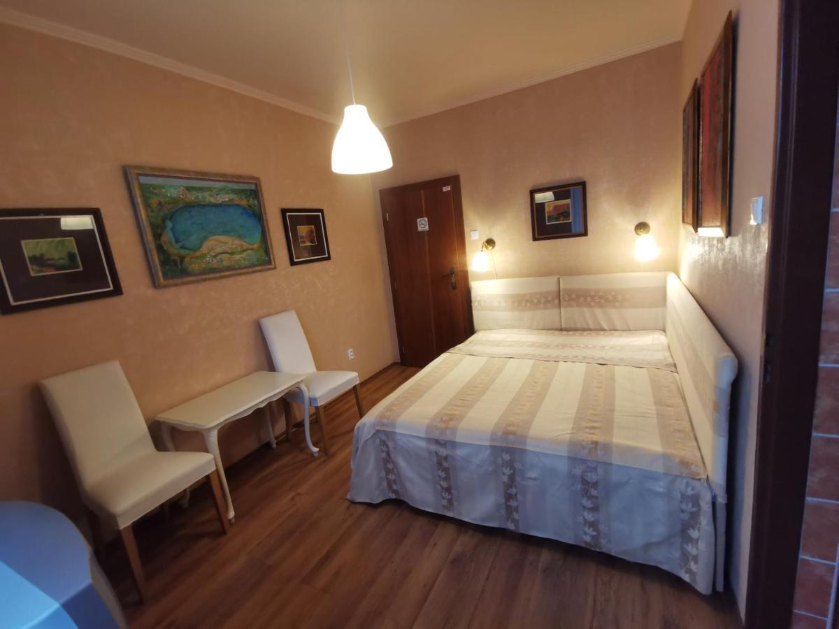 Veľký Meder Hotel *** Plauter Kuria מראה חיצוני תמונה