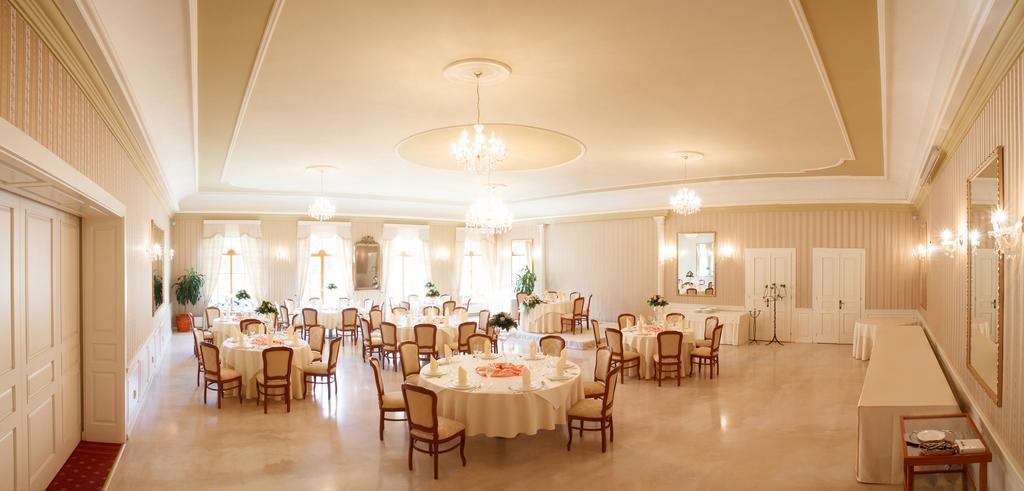 Veľký Meder Hotel *** Plauter Kuria מראה חיצוני תמונה