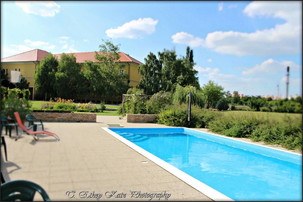 Veľký Meder Hotel *** Plauter Kuria מראה חיצוני תמונה